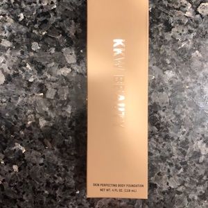 KKW Beauty Body Foundation: Light